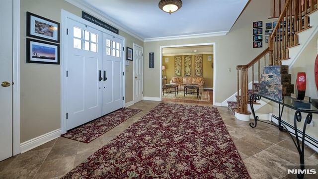 6 Brentwood Court, Wayne, NJ 07470