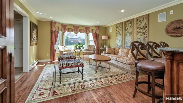 6 Brentwood Court, Wayne, NJ 07470