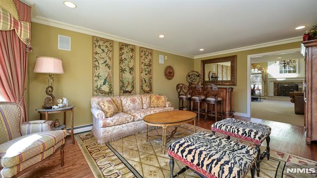 6 Brentwood Court, Wayne, NJ 07470