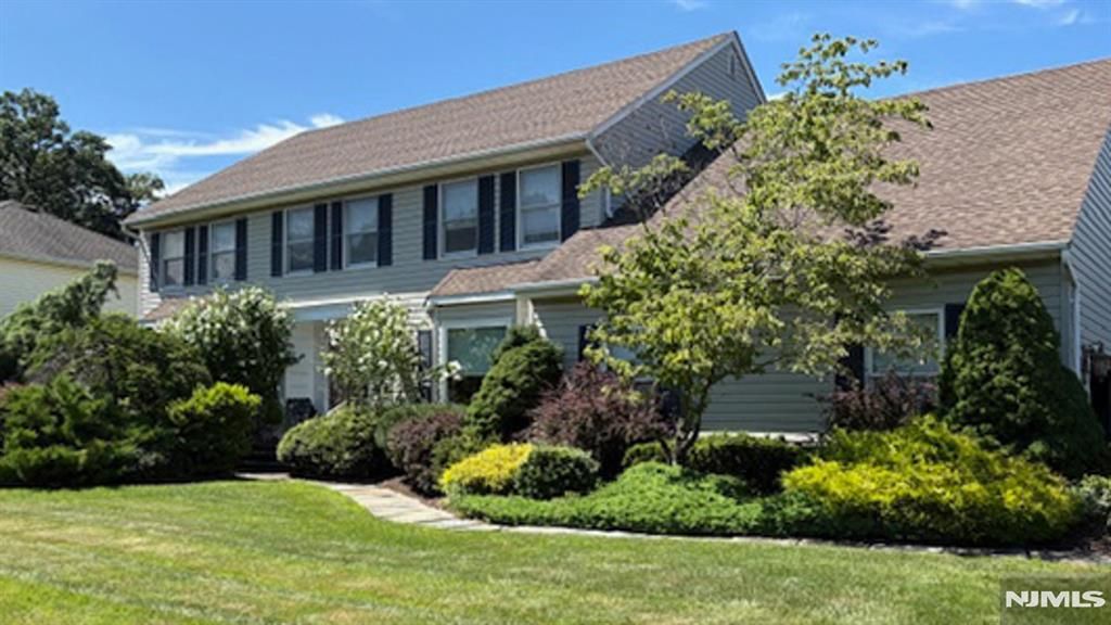 6 Brentwood Court, Wayne, NJ 07470