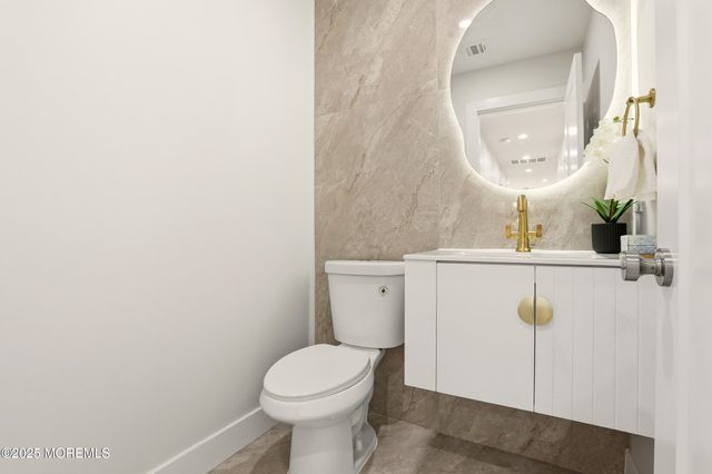 71 E Connecticut Concourse, Jackson, NJ 08527