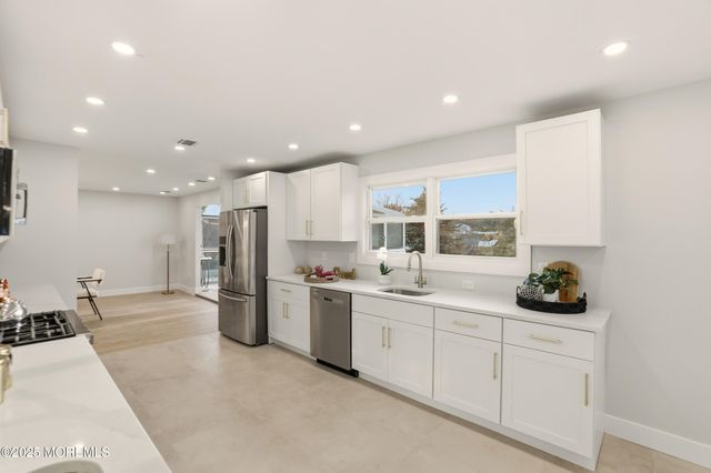 71 E Connecticut Concourse, Jackson, NJ 08527