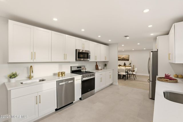 71 E Connecticut Concourse, Jackson, NJ 08527