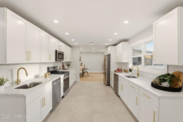 71 E Connecticut Concourse, Jackson, NJ 08527