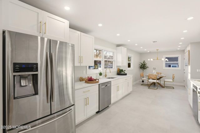 71 E Connecticut Concourse, Jackson, NJ 08527