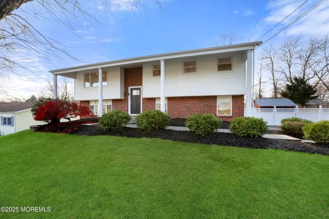 71 E Connecticut Concourse, Jackson, NJ 08527