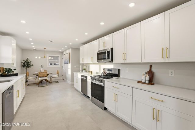 71 E Connecticut Concourse, Jackson, NJ 08527