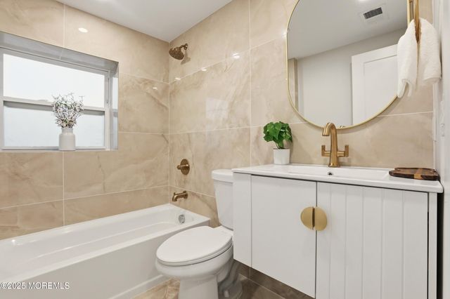 71 E Connecticut Concourse, Jackson, NJ 08527