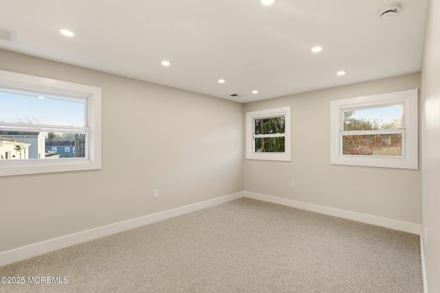 71 E Connecticut Concourse, Jackson, NJ 08527