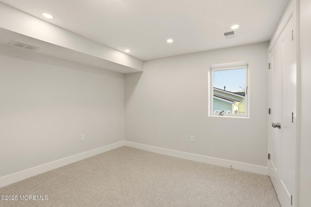 71 E Connecticut Concourse, Jackson, NJ 08527