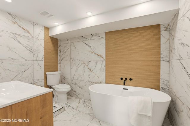 71 E Connecticut Concourse, Jackson, NJ 08527