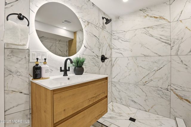 71 E Connecticut Concourse, Jackson, NJ 08527