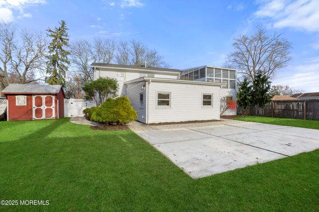 71 E Connecticut Concourse, Jackson, NJ 08527