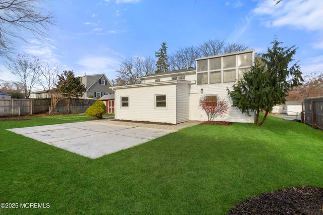 71 E Connecticut Concourse, Jackson, NJ 08527