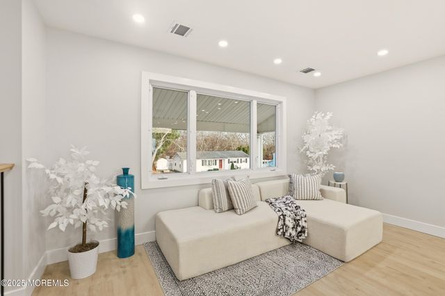 71 E Connecticut Concourse, Jackson, NJ 08527