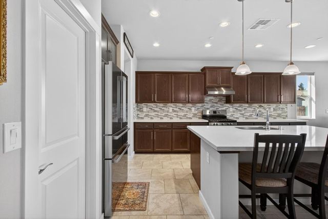 1753 Sea Cliff Ct, Plumas Lake, CA 95961