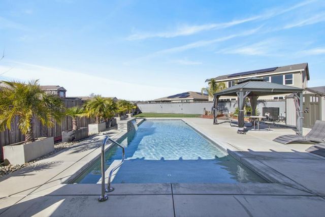 1753 Sea Cliff Ct, Plumas Lake, CA 95961