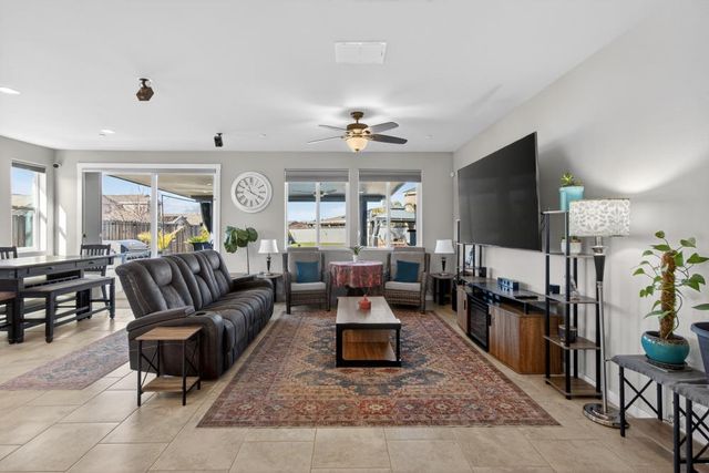 1753 Sea Cliff Ct, Plumas Lake, CA 95961