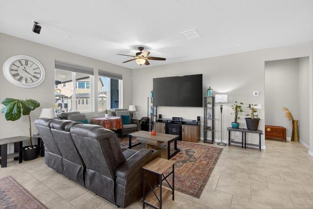 1753 Sea Cliff Ct, Plumas Lake, CA 95961