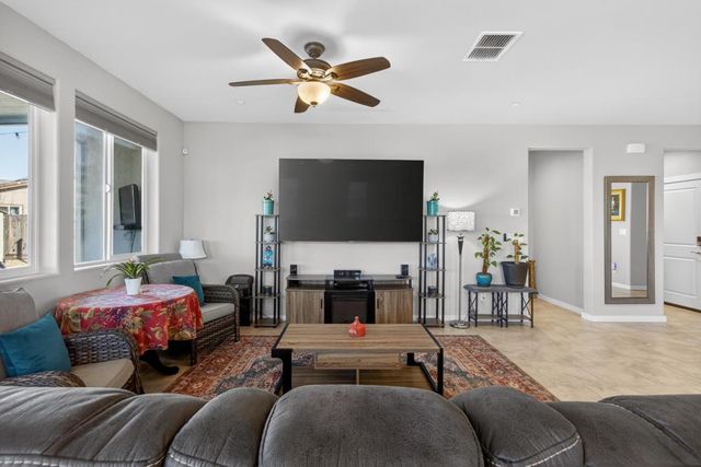 1753 Sea Cliff Ct, Plumas Lake, CA 95961