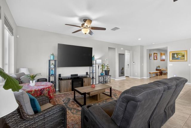 1753 Sea Cliff Ct, Plumas Lake, CA 95961