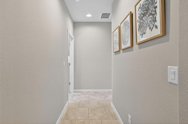 1753 Sea Cliff Ct, Plumas Lake, CA 95961