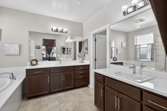 1753 Sea Cliff Ct, Plumas Lake, CA 95961