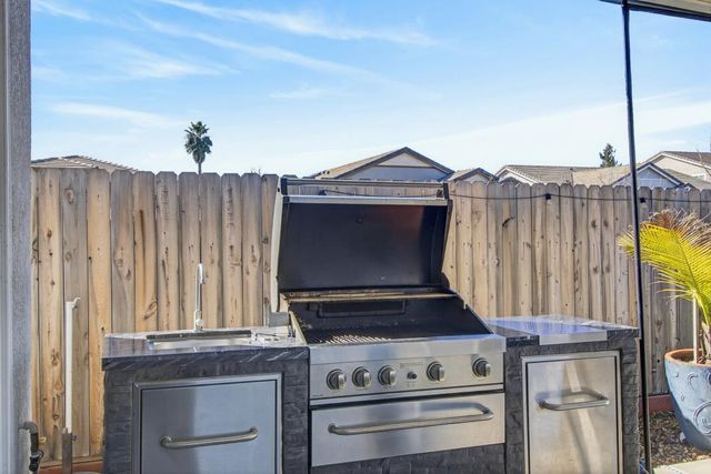 1753 Sea Cliff Ct, Plumas Lake, CA 95961