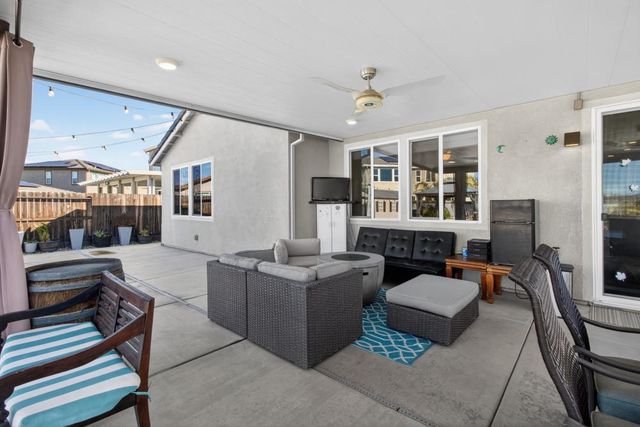 1753 Sea Cliff Ct, Plumas Lake, CA 95961