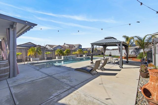 1753 Sea Cliff Ct, Plumas Lake, CA 95961