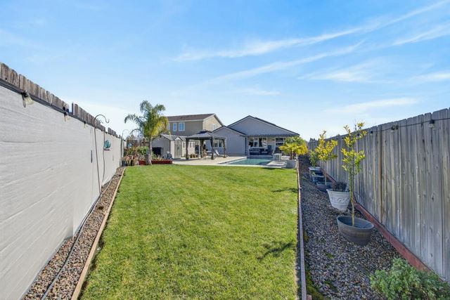 1753 Sea Cliff Ct, Plumas Lake, CA 95961