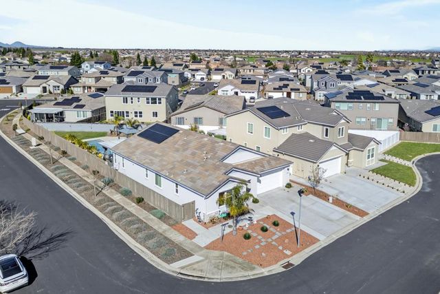 1753 Sea Cliff Ct, Plumas Lake, CA 95961