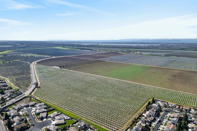 1753 Sea Cliff Ct, Plumas Lake, CA 95961