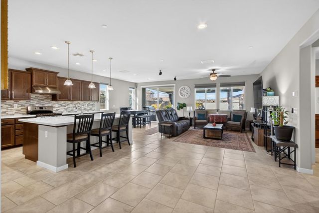 1753 Sea Cliff Ct, Plumas Lake, CA 95961