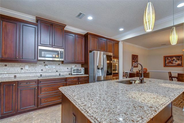 6806 MUNCASTER COURT, Tampa, FL 33625