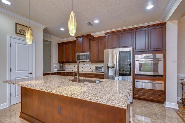 6806 MUNCASTER COURT, Tampa, FL 33625