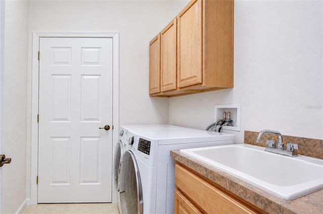 6806 MUNCASTER COURT, Tampa, FL 33625