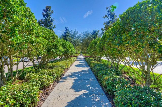 6806 MUNCASTER COURT, Tampa, FL 33625