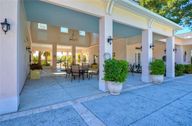 6806 MUNCASTER COURT, Tampa, FL 33625
