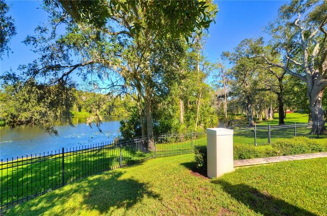6806 MUNCASTER COURT, Tampa, FL 33625