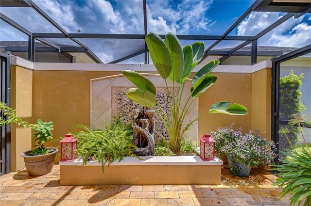 6806 MUNCASTER COURT, Tampa, FL 33625