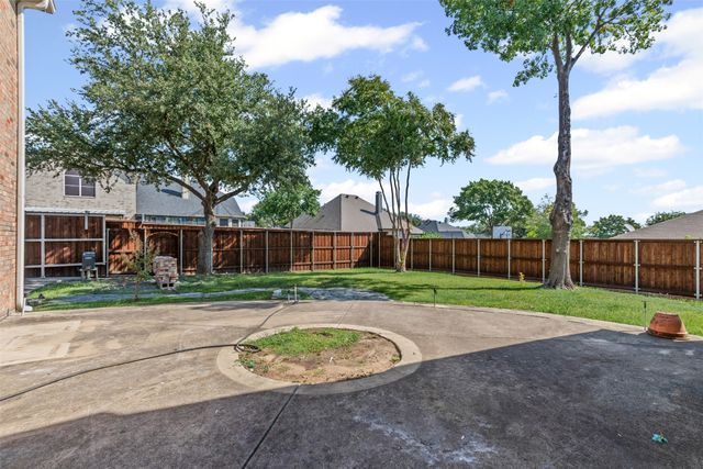 5105 Natchez Drive, Rowlett, TX 75088