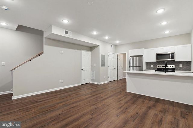 1230 N MARSHALL ST, Philadelphia, PA 19122