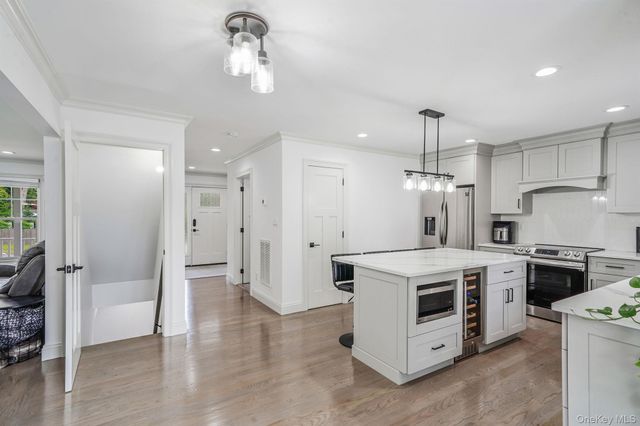 120 4th Street, Saint James, NY 11780