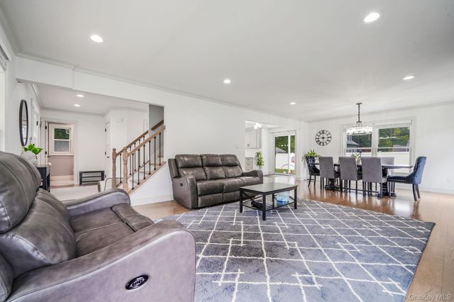 120 4th Street, Saint James, NY 11780