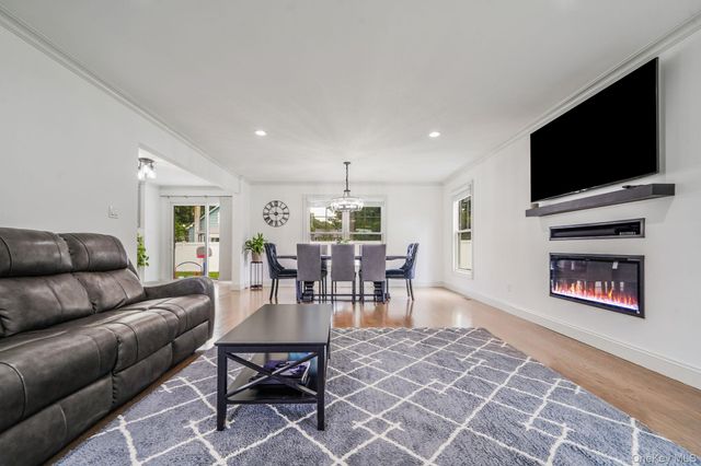 120 4th Street, Saint James, NY 11780