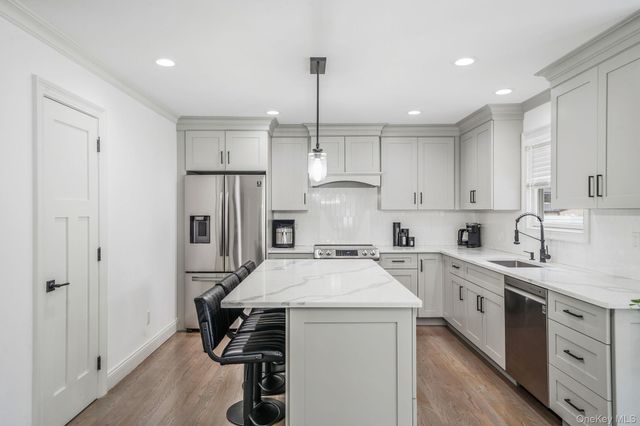 120 4th Street, Saint James, NY 11780