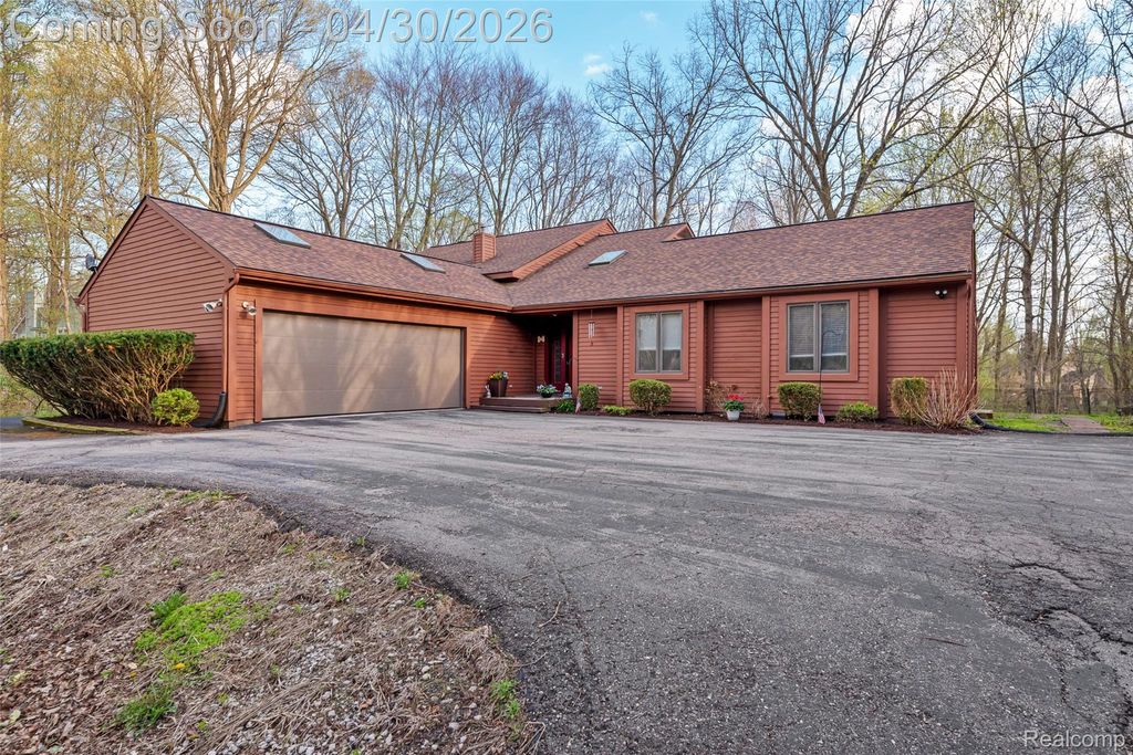 8412 Beacon Lane, Salem Township, MI 48168