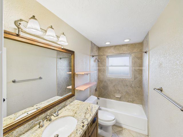 10107 Hollow Canyon Dr, Sugar Land, TX 77495