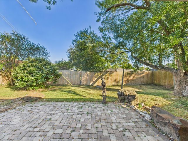 10107 Hollow Canyon Dr, Sugar Land, TX 77495